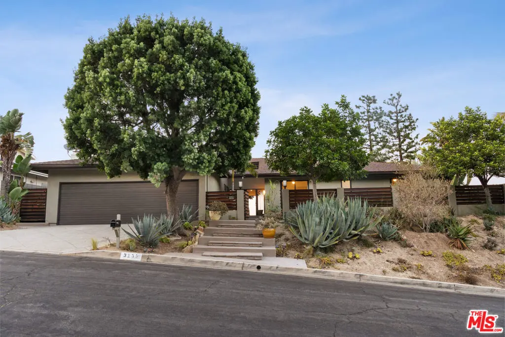 3235 Steven Drive, Encino, CA — listing photo 1