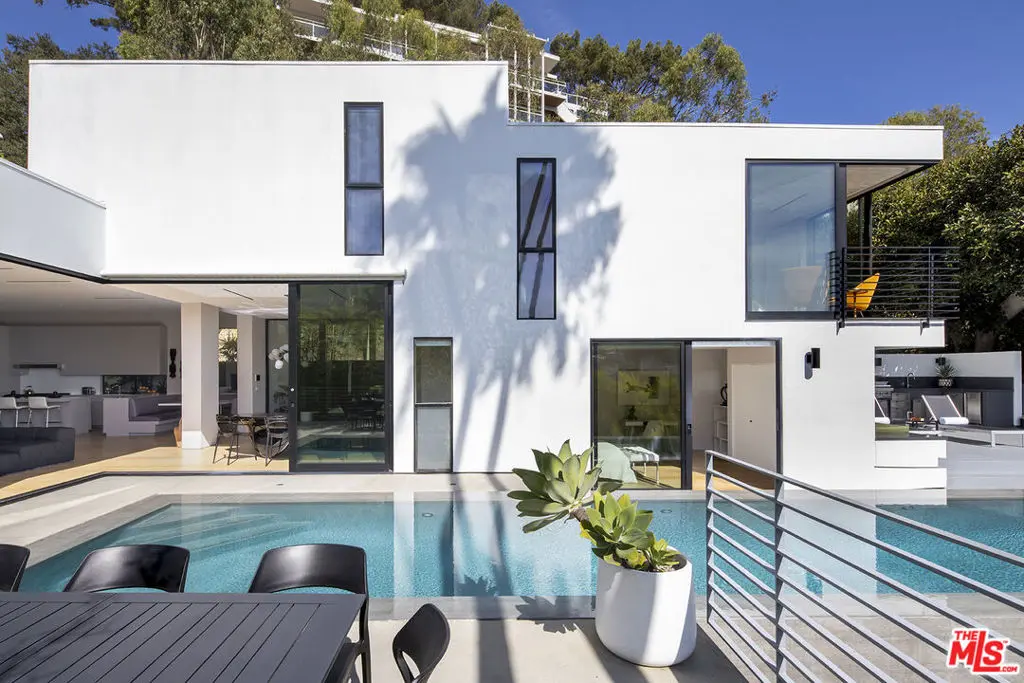 Single Family Residence for rent at 1517 Oriole Lane, Los Angeles, CA featuring 3 beds and 4 baths