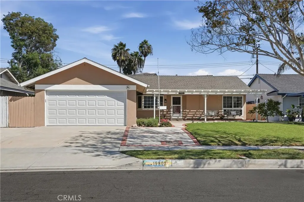 19802 Trident Lane, Huntington Beach, CA — listing photo 1