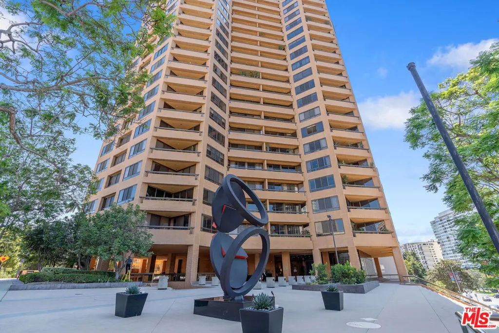 Condominium for rent at 10430 Wilshire Boulevard 1605, Los Angeles, CA featuring 2 beds and 3 baths