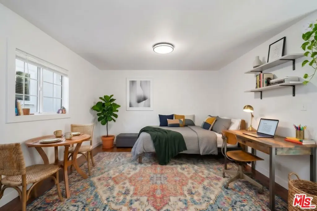 Apartment for rent at 1353 N Las Palmas Avenue 1/2, Los Angeles, CA and 1 bath
