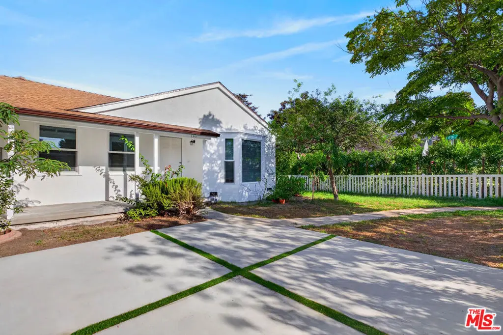 Single Family Residence for rent at 441 Dartmouth Road, Burbank, CA featuring 3 beds and 2 baths