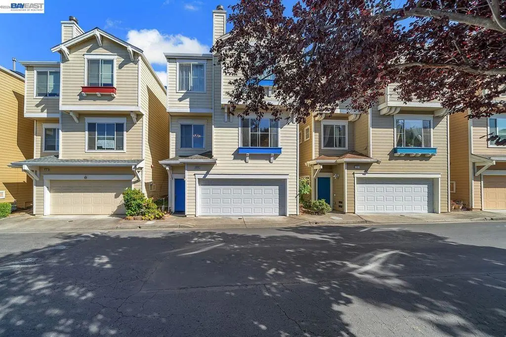 Single Family Residence for rent at 2171 Brandywine Pl, Hayward, CA featuring 3 beds and 3 baths
