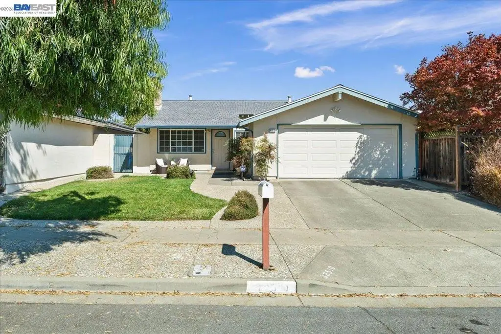 Single Family Residence for sale at 32510 Lake Temescal Ln, Fremont, CA featuring 3 beds and 2 baths
