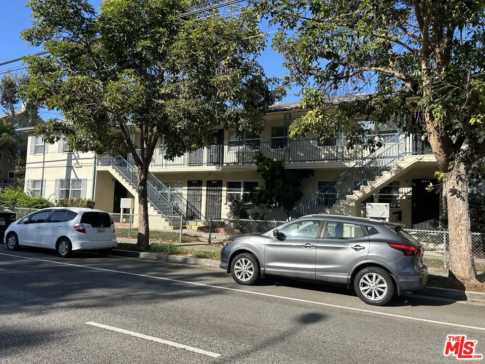 Apartment for rent at 4300 S Centinela Avenue 00, Los Angeles, CA featuring 2 beds and 1 bath