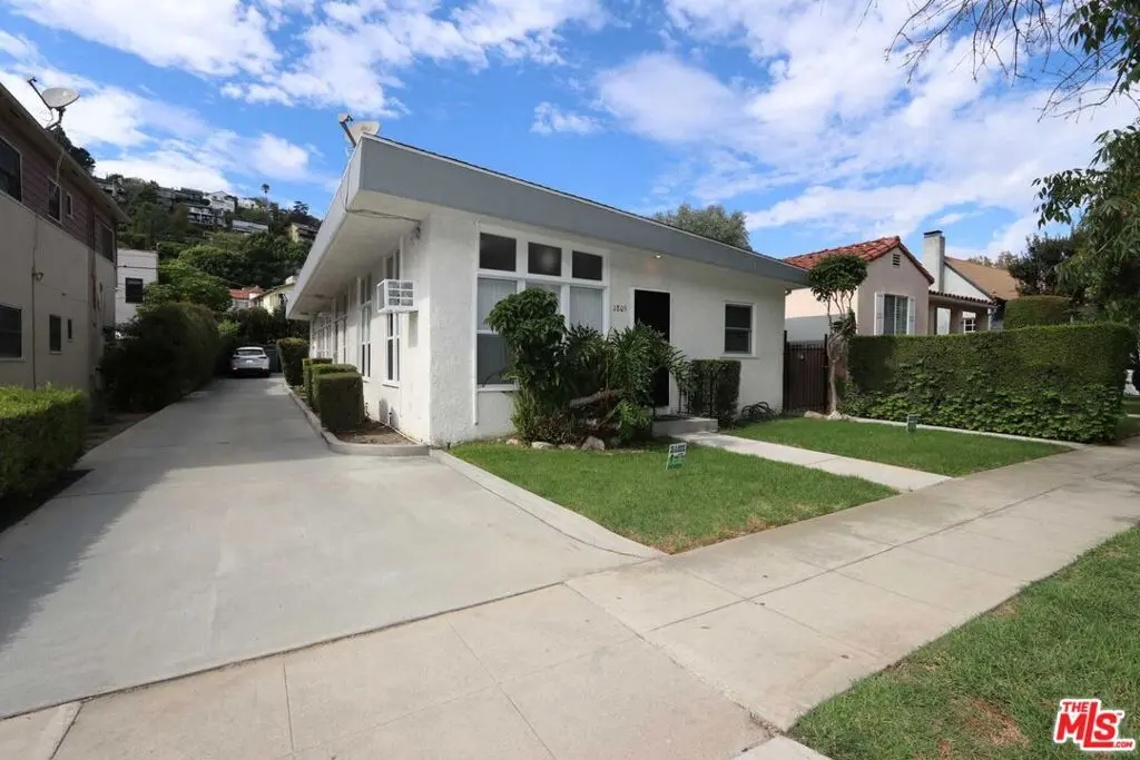 Apartment for rent at 1805 Silver Lake Boulevard, Los Angeles, CA featuring 1 bed and 1 bath