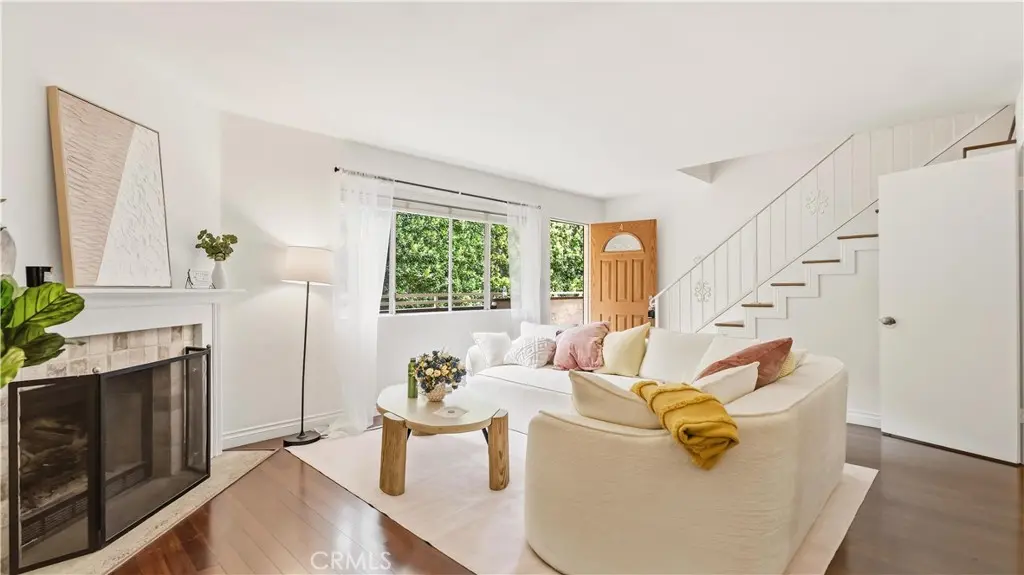 Condominium for rent at 432 S Oak Knoll Avenue 4, Pasadena, CA featuring 2 beds and 3 baths