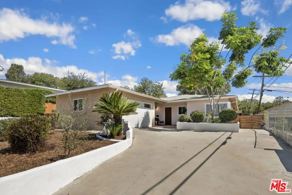 2216 N Indiana Avenue, Los Angeles, CA — listing photo 1