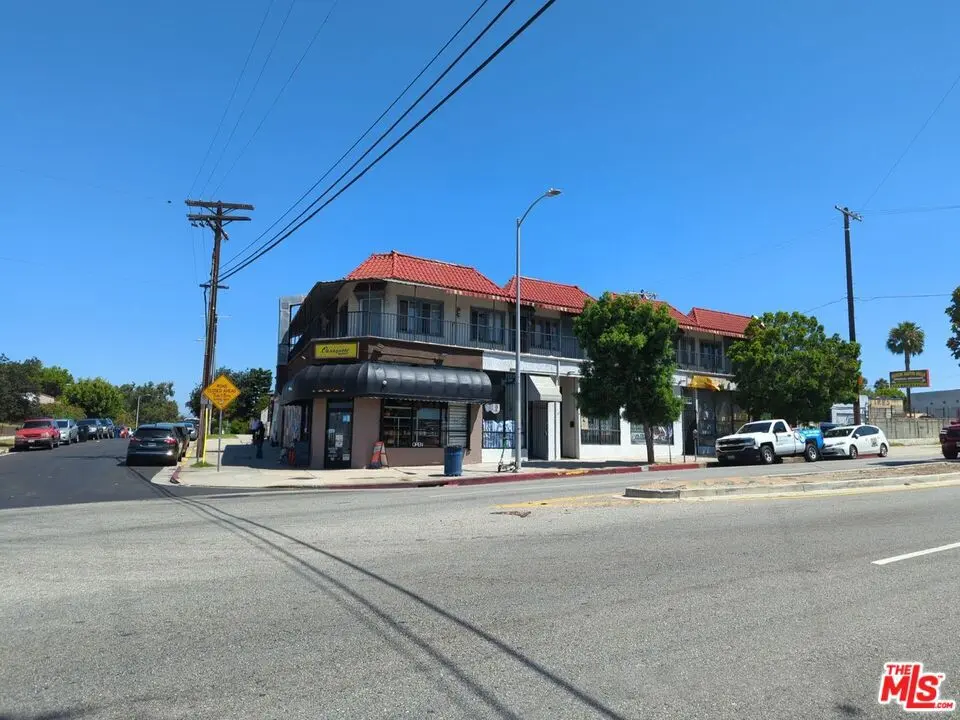 Apartment for rent at 1298 Queen Anne Pl. 04, Los Angeles, CA featuring 1 bed and 1 bath