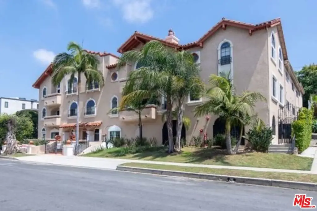 Apartment for rent at 7120 Ramsgate 201, Los Angeles, CA featuring 3 beds and 3 baths
