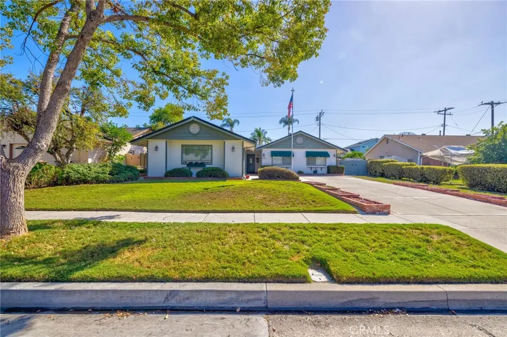 2212 Hartford, Fullerton, CA — listing photo 1