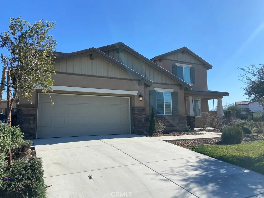 Residential Lease for rent at 5440 Starling, Jurupa Valley, Riverside County, CA featuring 5 beds and 3 baths