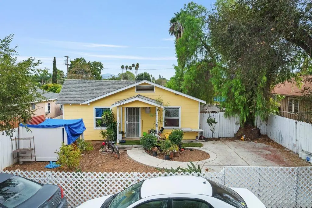 Single Family Residence for sale at 735 W 6Th, Escondido, CA featuring 2 beds and 1 bath