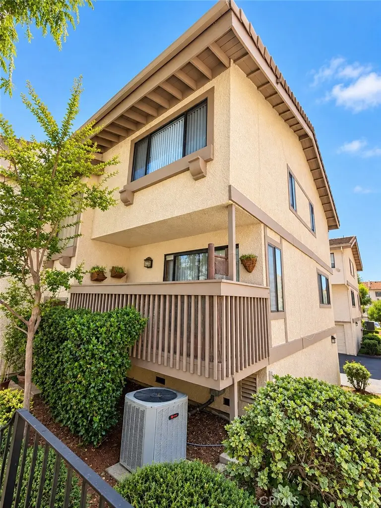 26009 Alizia Canyon E, Calabasas, CA — listing photo 1