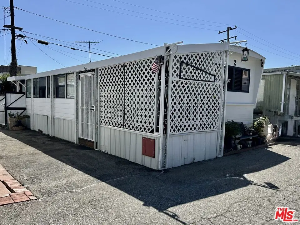 Manufactured In Park for sale at 4071 Grandview Boulevard 2, Los Angeles, CA featuring 2 beds and 1 bath