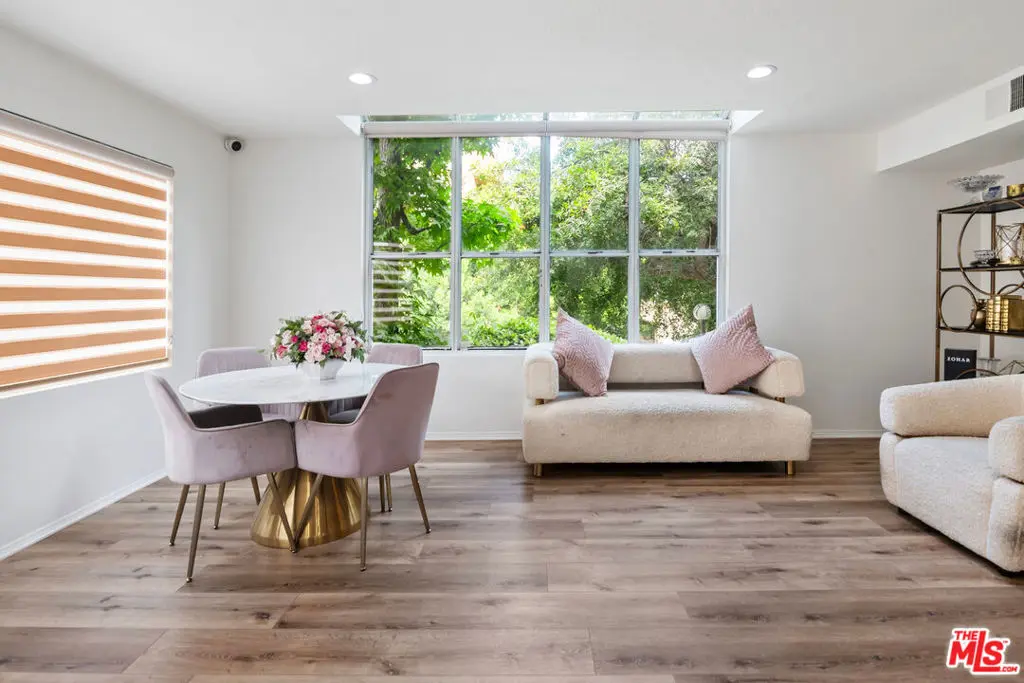 18730 Hatteras Street 25, Tarzana, CA — listing photo 1
