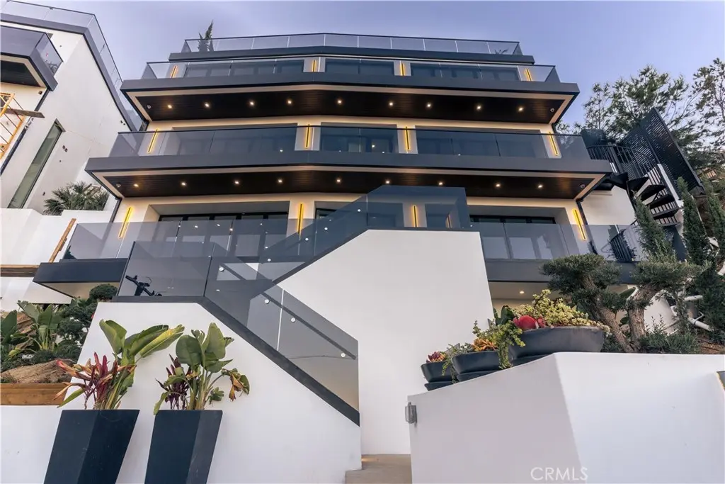 8148 1/2 Gould Avenue, Hollywood Hills, CA — listing photo 1