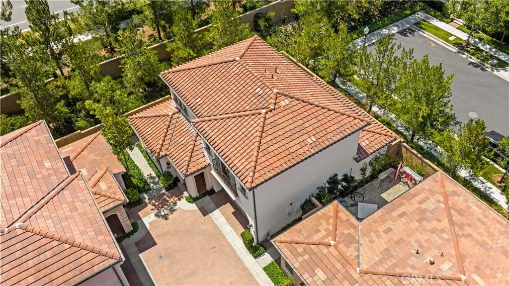 Condominium for rent at 68 tollson, Irvine, CA featuring 4 beds and 3 baths