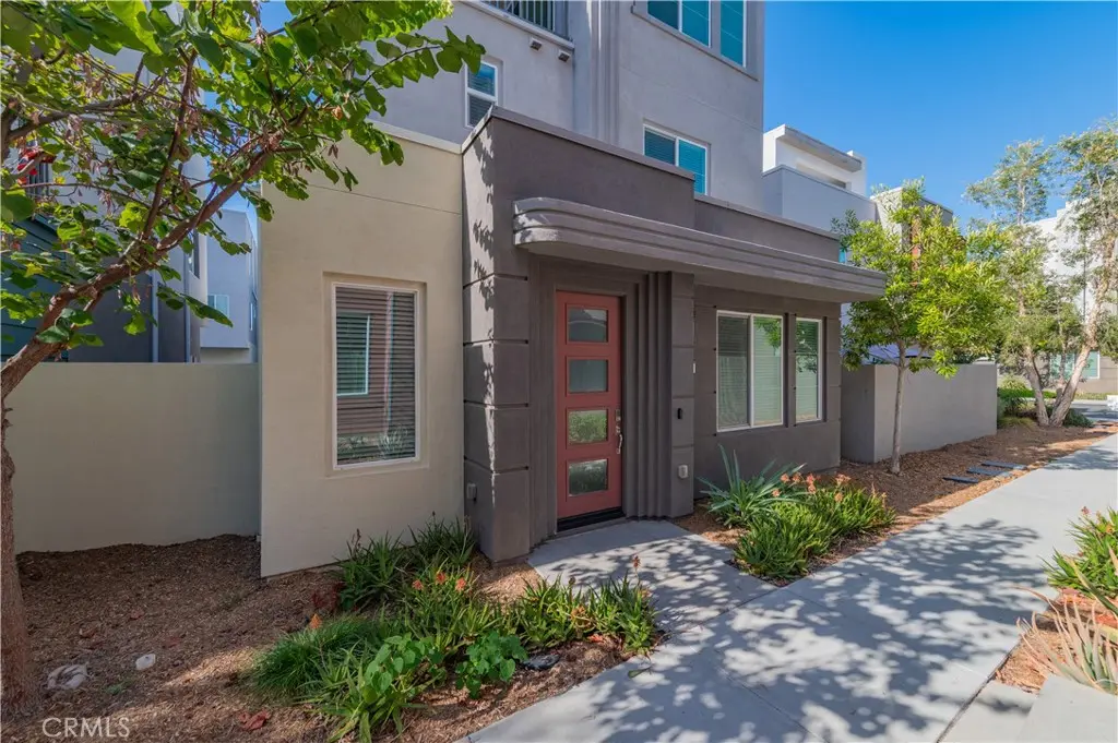 Single Family Residence for rent at 144 Allusion, Irvine, CA featuring 3 beds and 4 baths