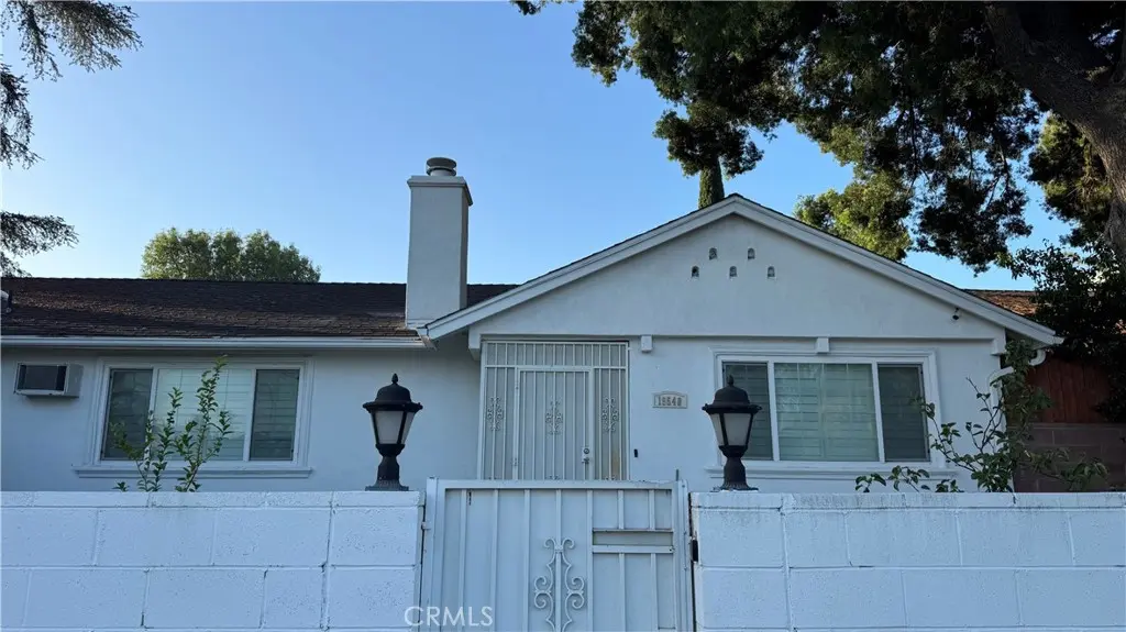 19540 Victory Blvd, Tarzana, CA — listing photo 1