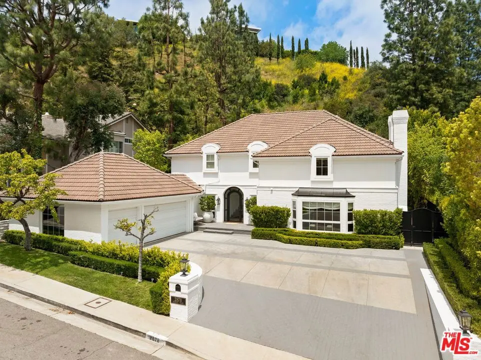 Single Family Residence for rent at 2878 Royston Place, Beverly Hills, CA featuring 5 beds and 6 baths