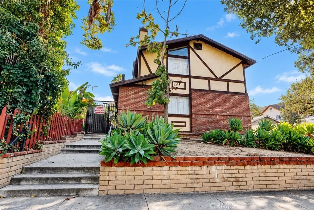 Townhouse for rent at 408 N Catalina 6, Pasadena, CA featuring 2 beds and 2 baths