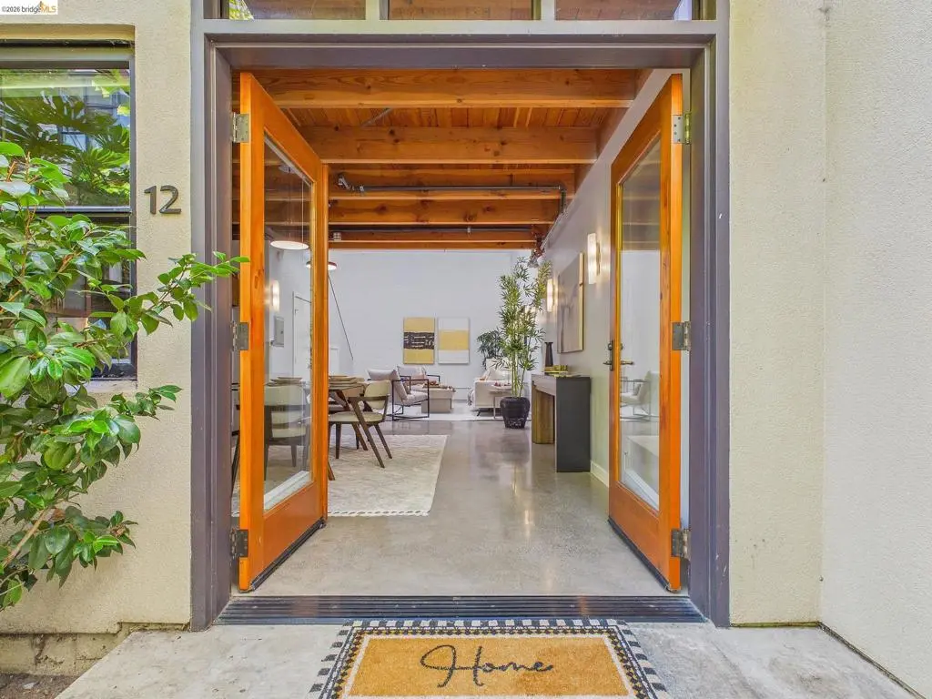 Condominium for sale at 1695 15th 12, Oakland, CA featuring 1 bed and 2 baths