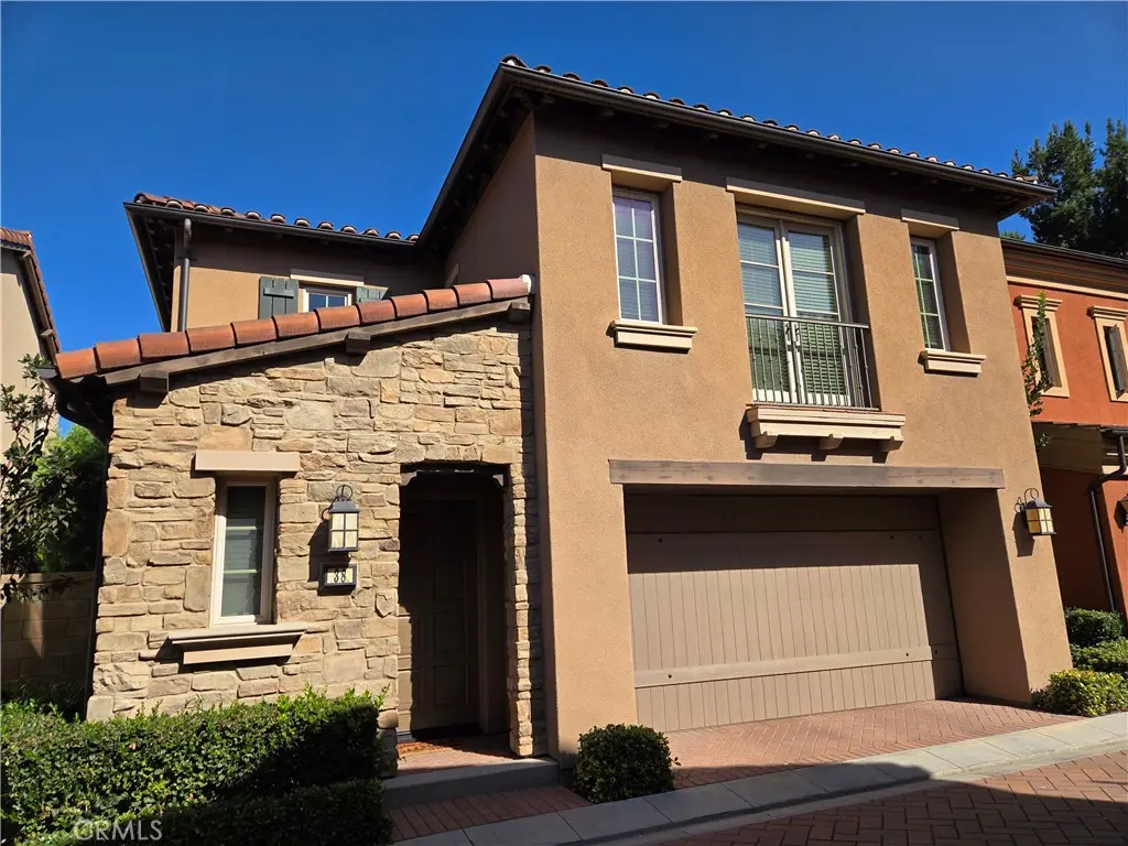 Condominium for rent at 38 Cipresso, Irvine, CA featuring 3 beds and 3 baths