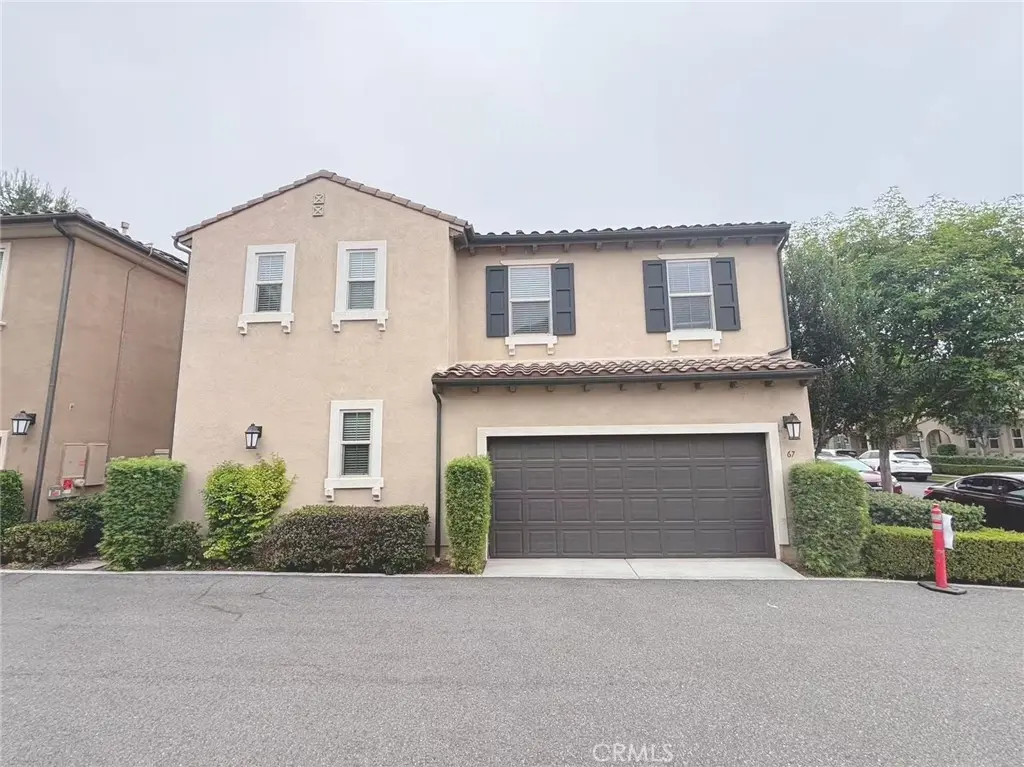 Condominium for rent at 67 Keepsake, Irvine, CA featuring 3 beds and 3 baths
