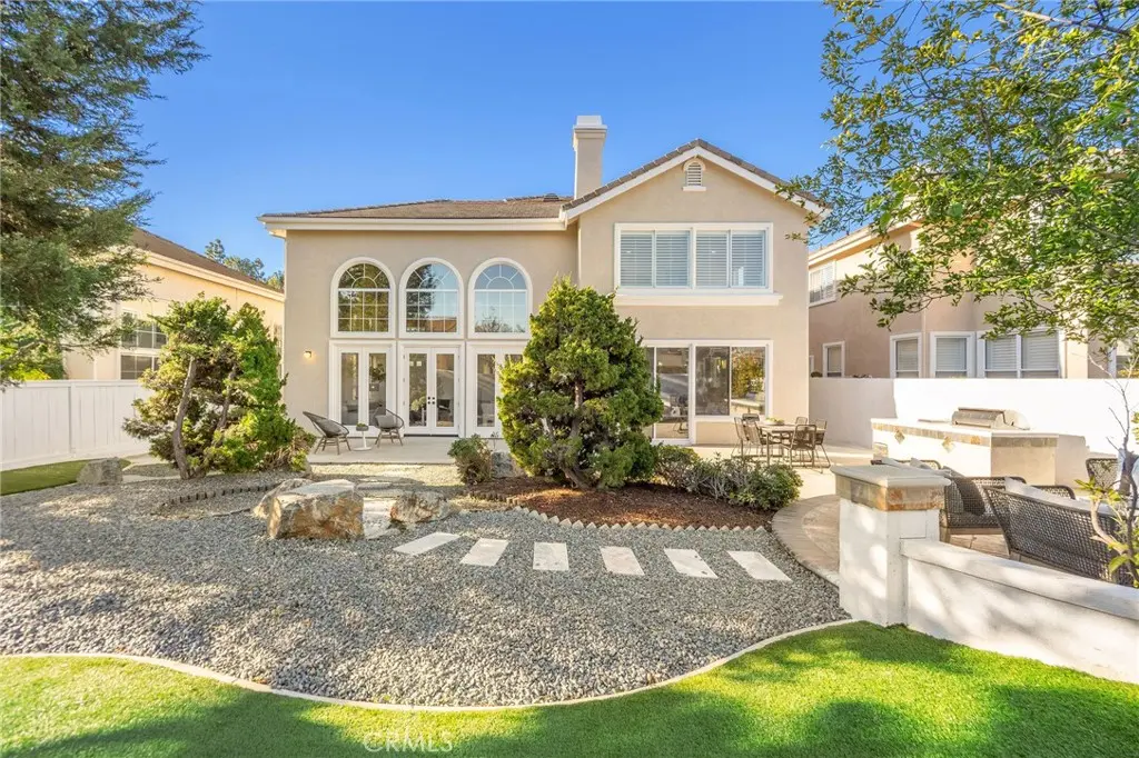 Single Family Residence for rent at 6 Broadleaf, Irvine, CA featuring 5 beds and 3 baths