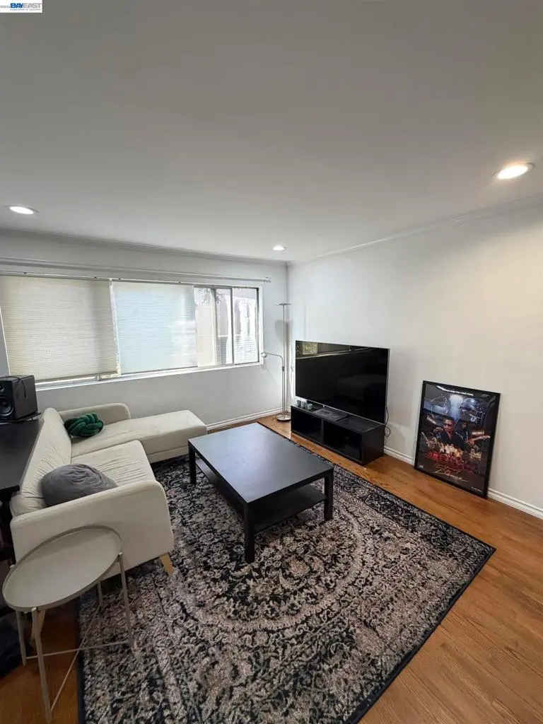 1015 N Kings Rd 309, West Hollywood, CA — listing photo 1