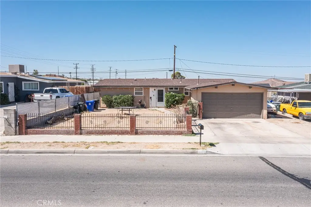 560 S Muriel, Barstow, CA — listing photo 1