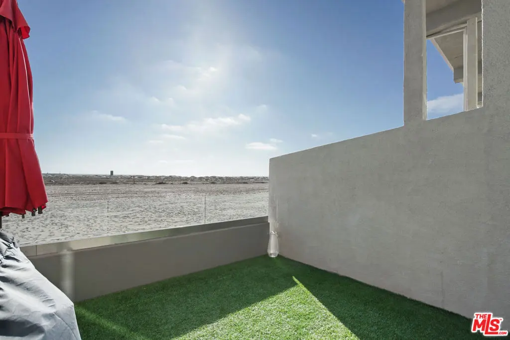 6 Voyage Street 105, Marina Del Rey, CA — listing photo 1