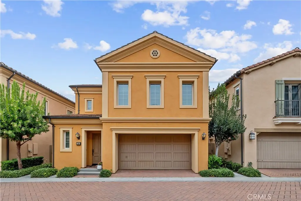 Condominium for rent at 100 Cipresso, Irvine, CA featuring 3 beds and 3 baths