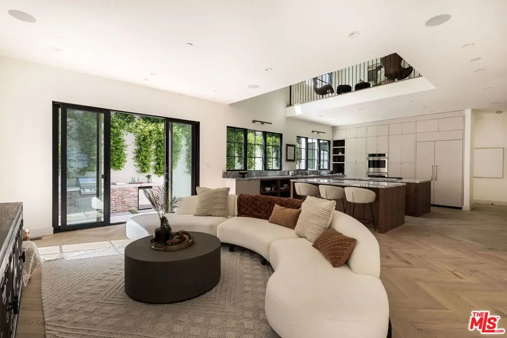 4624 Balboa Avenue, Encino, CA — listing photo 1