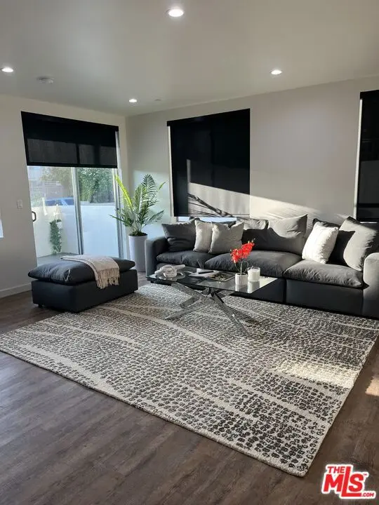 124 S Croft Avenue 101, Los Angeles, CA — listing photo 1