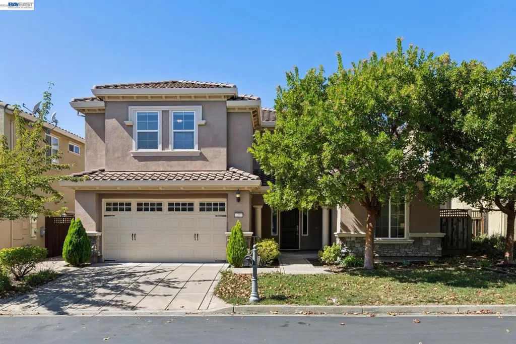 Single Family Residence for sale at 9 Tullach Pl, Hayward, CA featuring 4 beds and 4 baths