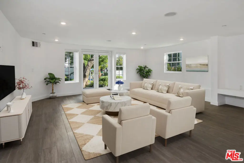 1105 Alta Loma Road 5, West Hollywood, CA — listing photo 1