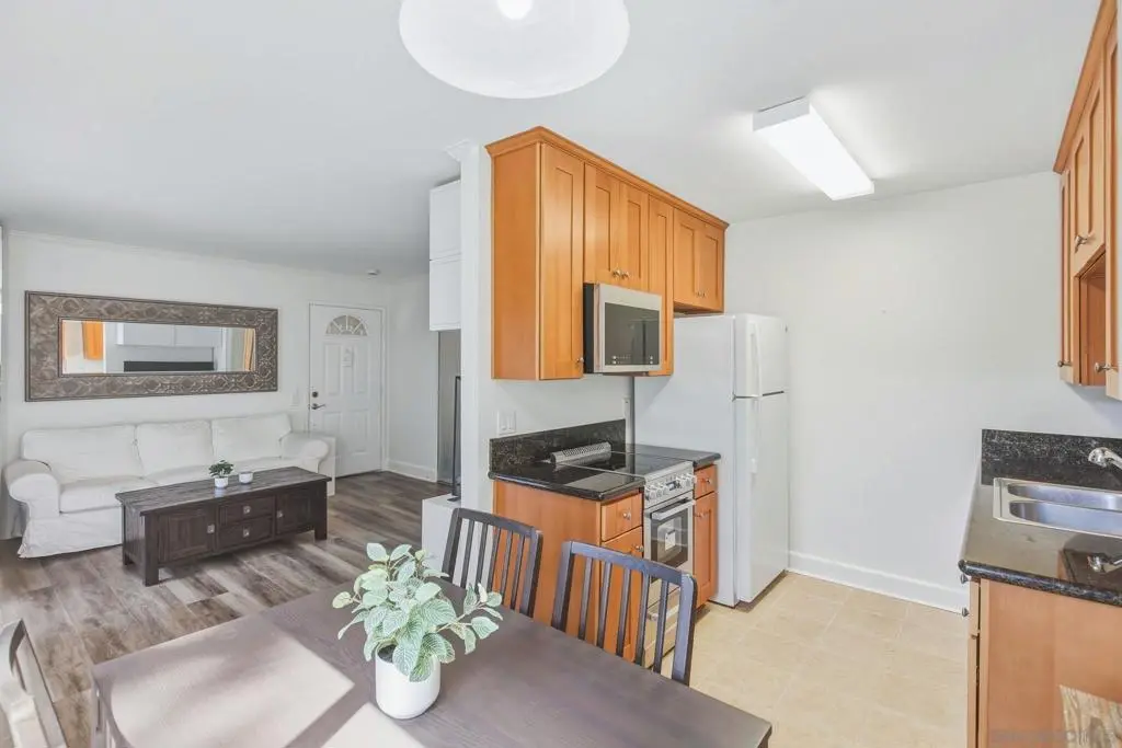 8581 Villa La Jolla J, La Jolla, CA — listing photo 1