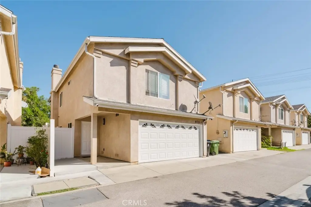 9231 1/2 Cedros Avenue, Panorama City, CA — listing photo 1