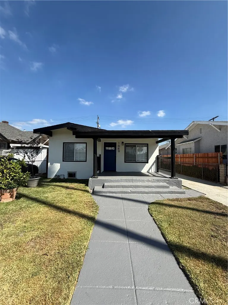 Duplex for rent at 1649 W 56th, Los Angeles, CA featuring 2 beds and 1 bath