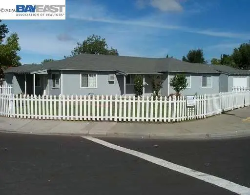 Duplex for rent at 323 Adelle Street, Livermore, CA featuring 2 beds and 1 bath