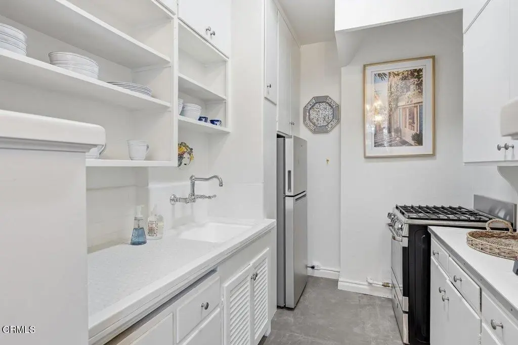 Condominium for sale at 99 S Raymond Avenue 206, Pasadena, CA and 1 bath