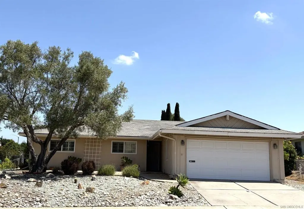 Single Family Residence for rent at 12040 Callado Rd, San Diego, CA featuring 3 beds and 2 baths