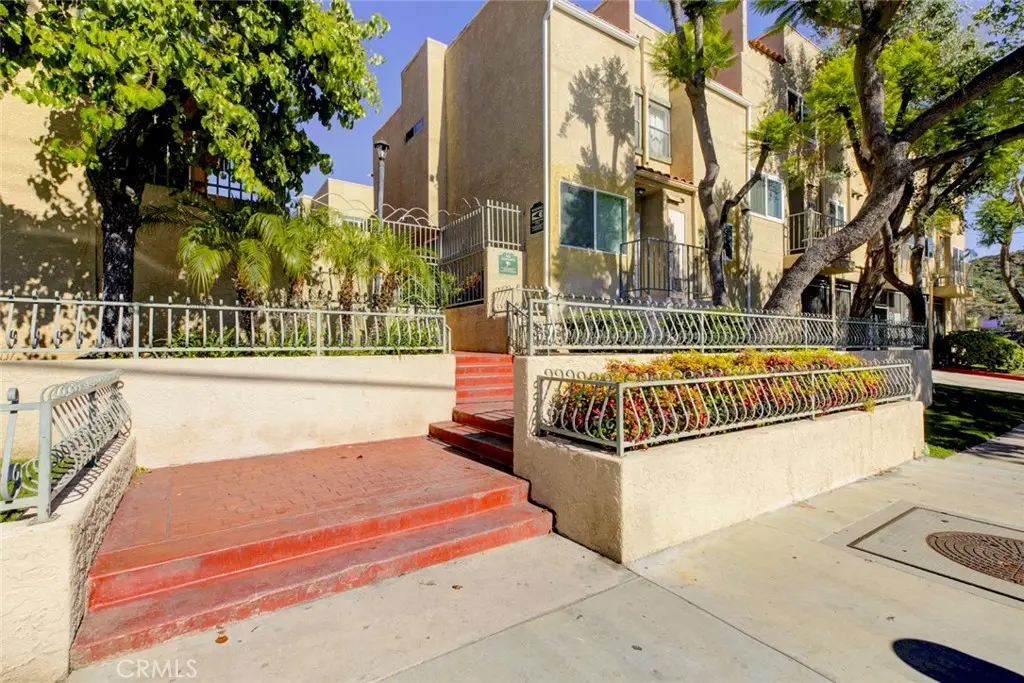 10260 Plainview Avenue 22, Tujunga, CA — listing photo 1