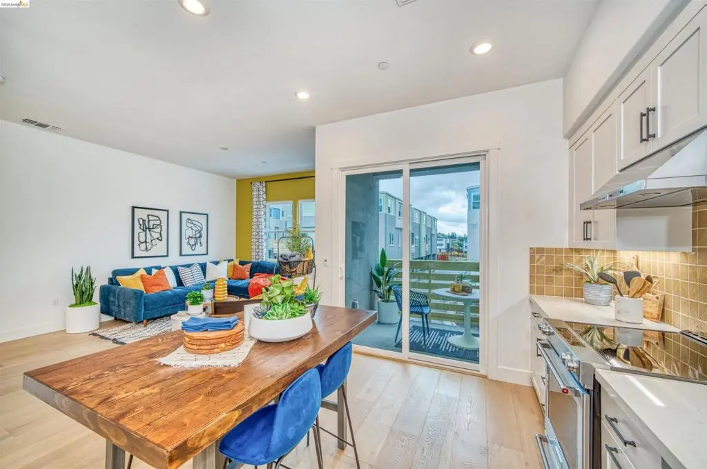 Townhouse for sale at 28925 Parkridge Loop 78, Hayward, CA featuring 3 beds and 3 baths