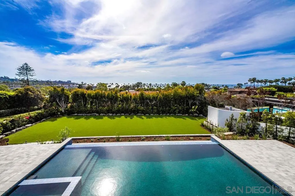 8308 Calle Del Cielo, La Jolla, CA — listing photo 1