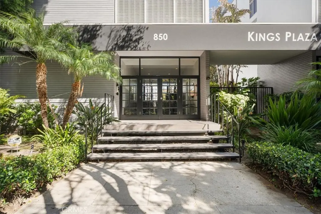 850 N Kings Road 202, West Hollywood, CA — listing photo 1