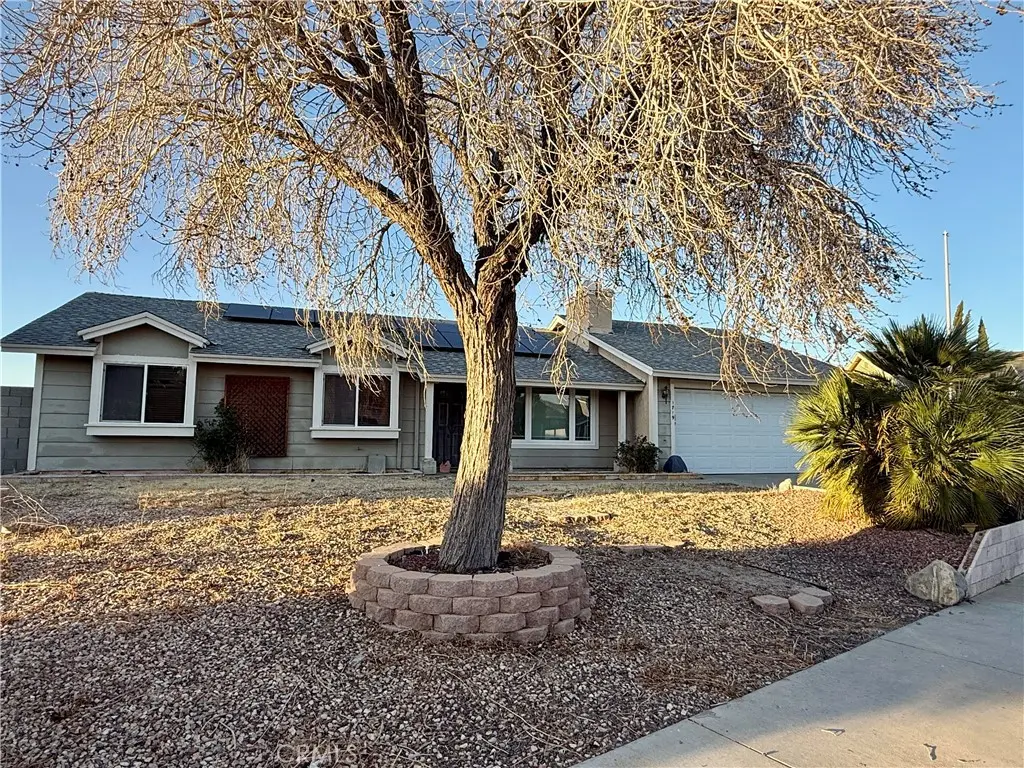 1719 Hitchcock, Palmdale, CA — listing photo 1
