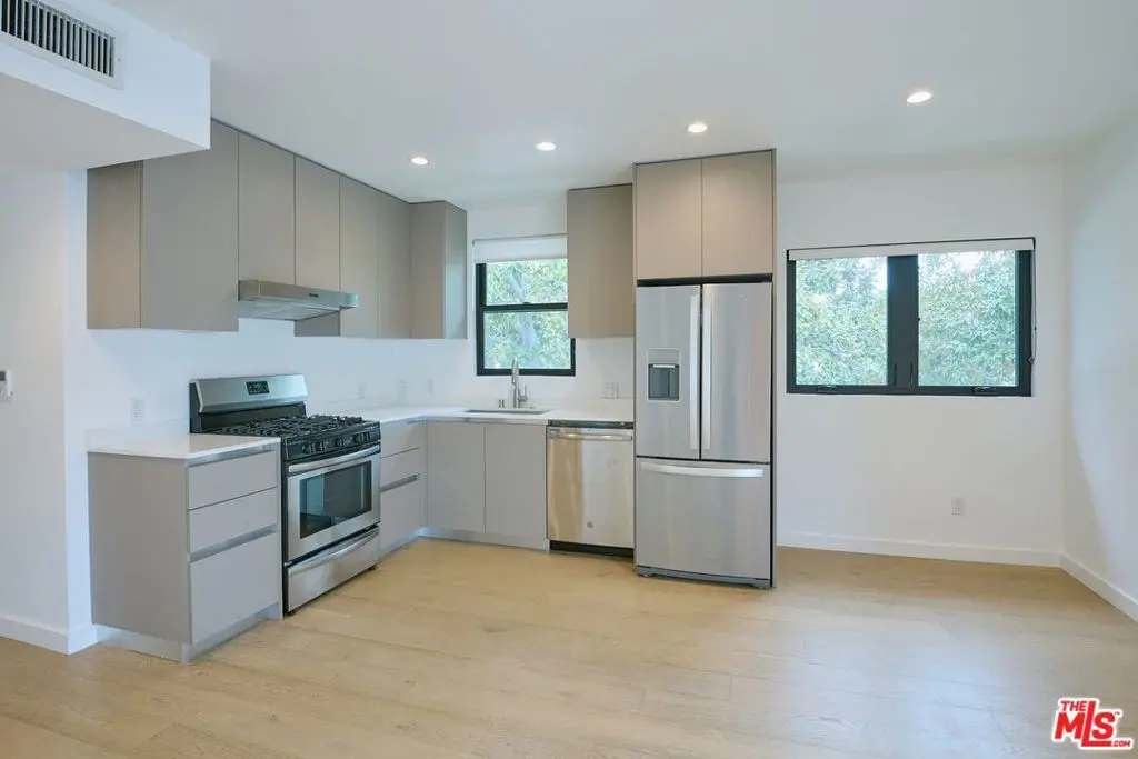 Condominium for rent at 11785 Gateway Boulevard 6, Los Angeles, CA featuring 2 beds and 2 baths